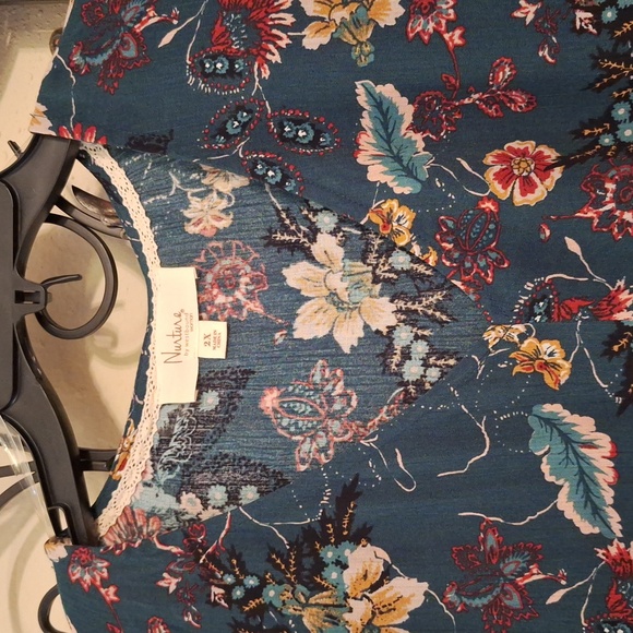Nurture by Westbound 100% Rayon Floral Vneck Long Sleeve Blouse.  NWT Size 2X - Picture 8 of 12